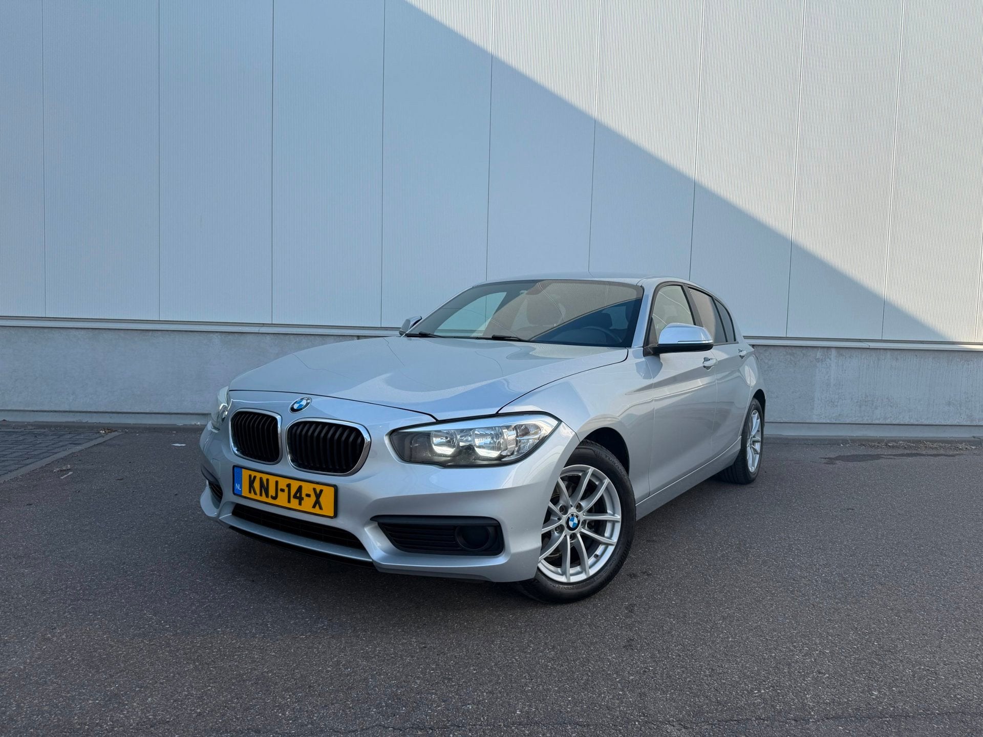 BMW 1-serie 116i - Airco / Navi / Cruise / PDC / Leder / Ele, Auto's, 1-Serie, Achterwielaandrijving, Leder, 19 km/l