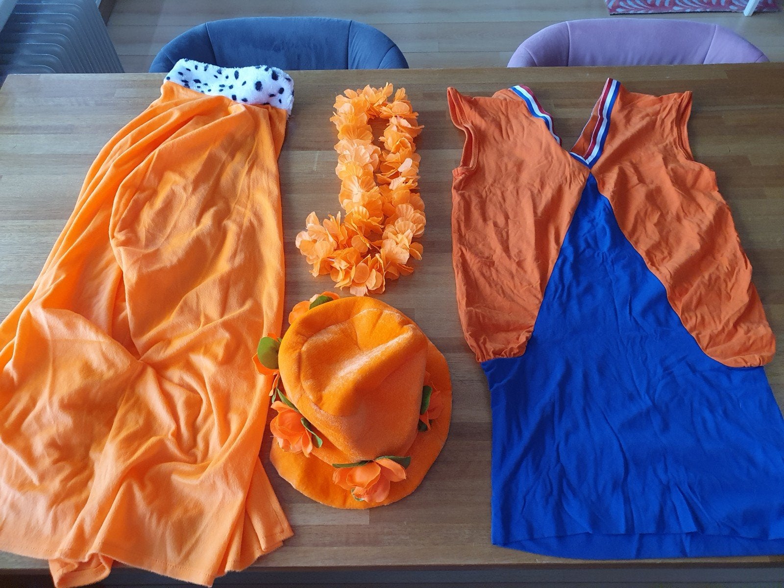 Oranje Outfit: Cape, Hoed, Jurk & Slinger, voetbal, Ophalen of Verzenden, Zo goed als nieuw, Oranje of Koningsdag, Kleding