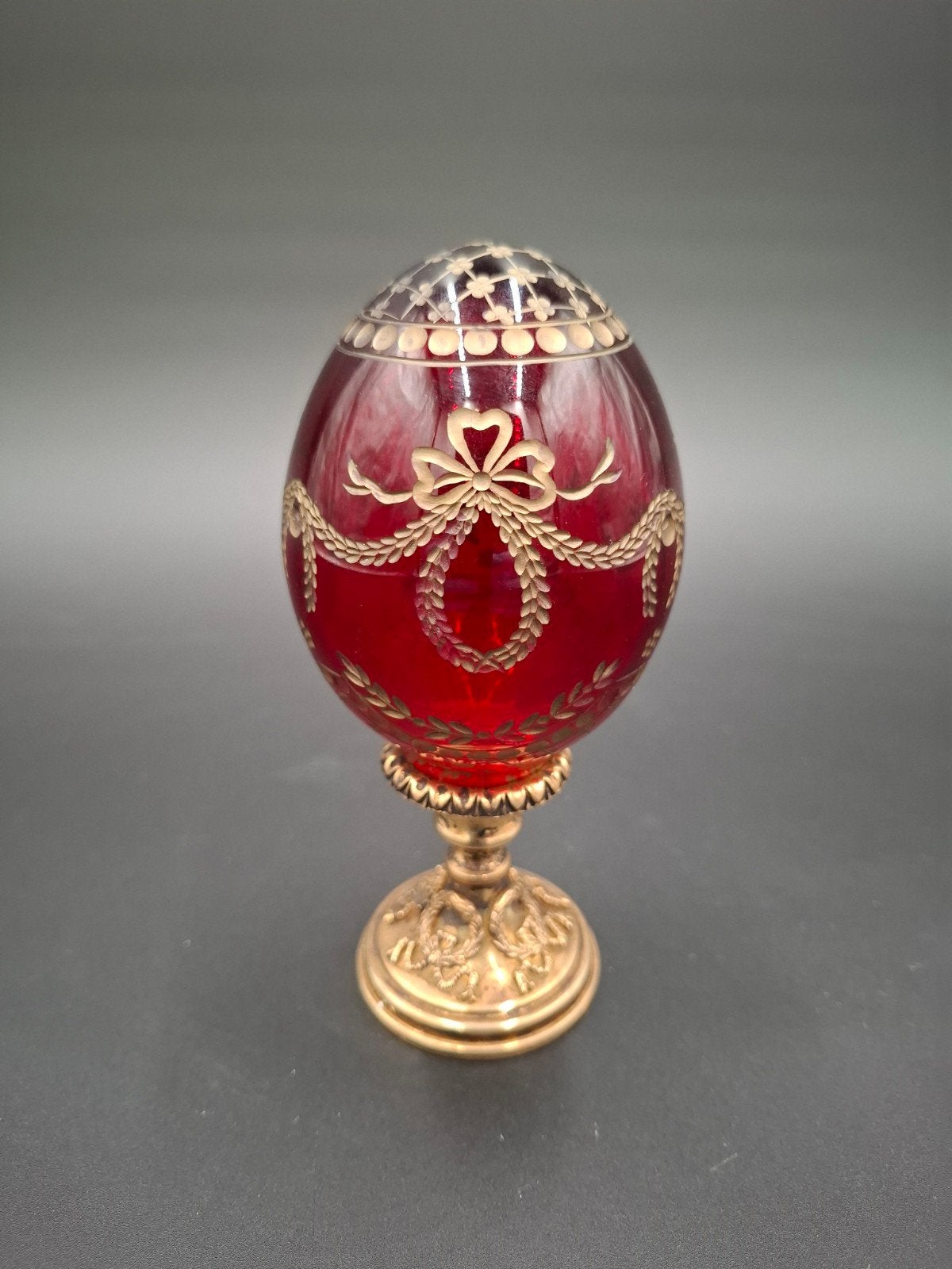 Origineel Fabergé ei met verguld zilveren voet, Ophalen of Verzenden, Zilver