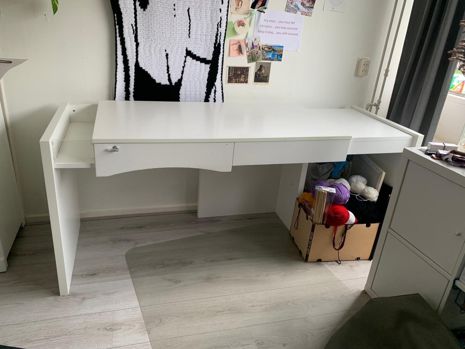 Wit bureau met uitschuifbaar deel en lade - Gautier, Huis en Inrichting, Ophalen, Gebruikt, Met lades, Spaanplaat of MDF