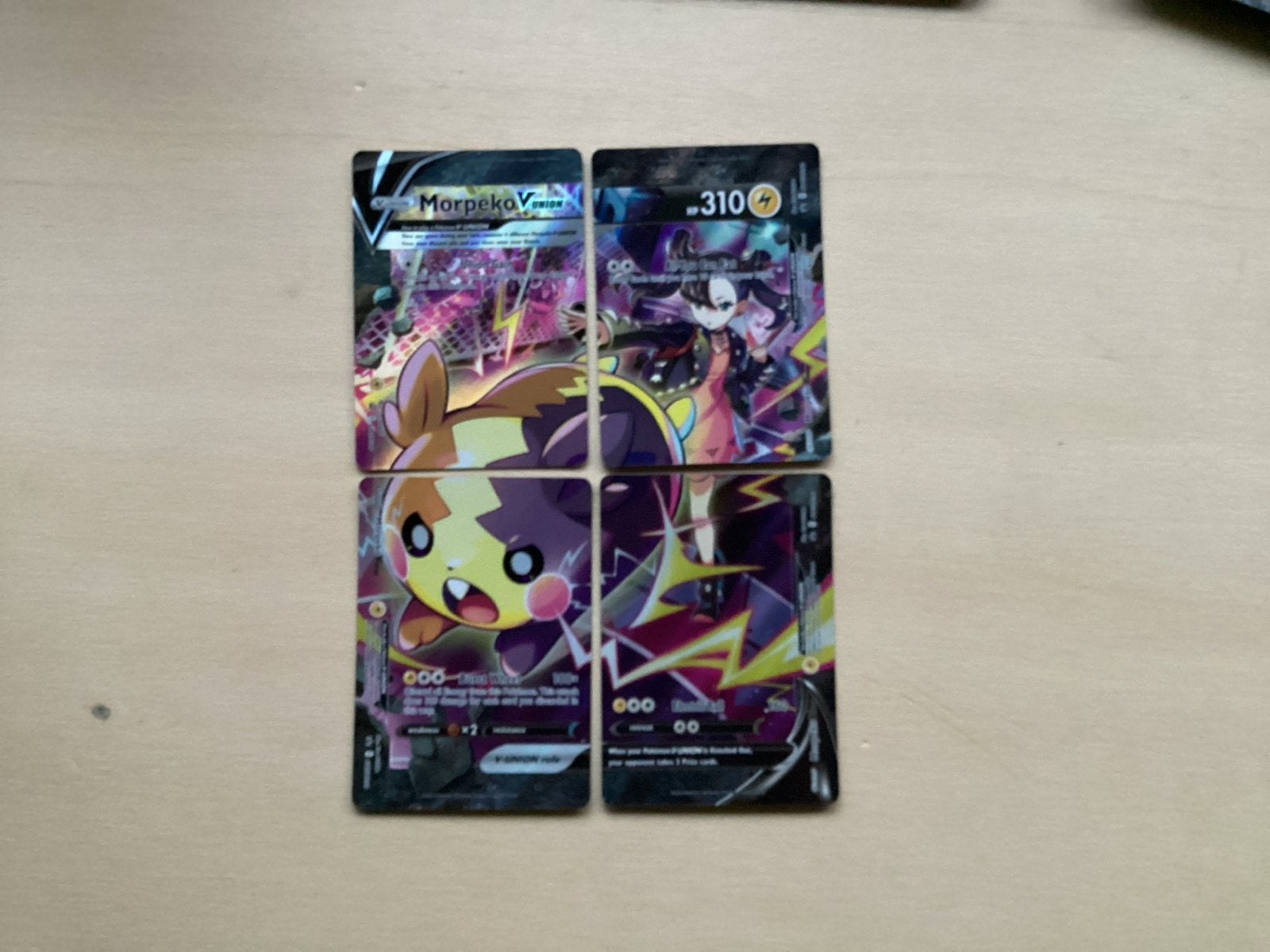 Morpeko VMAX Pokémon kaarten met Blastoise sleeves, Ophalen of Verzenden, Zo goed als nieuw, Meerdere kaarten
