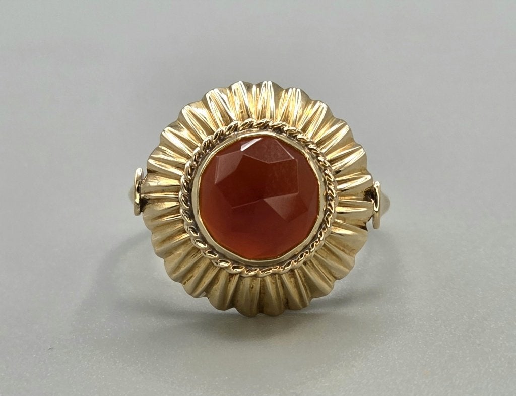 Gouden Vintage ring met edelsteen carneool. 2026/419, Ophalen of Verzenden, Goud, Ring, Met edelsteen