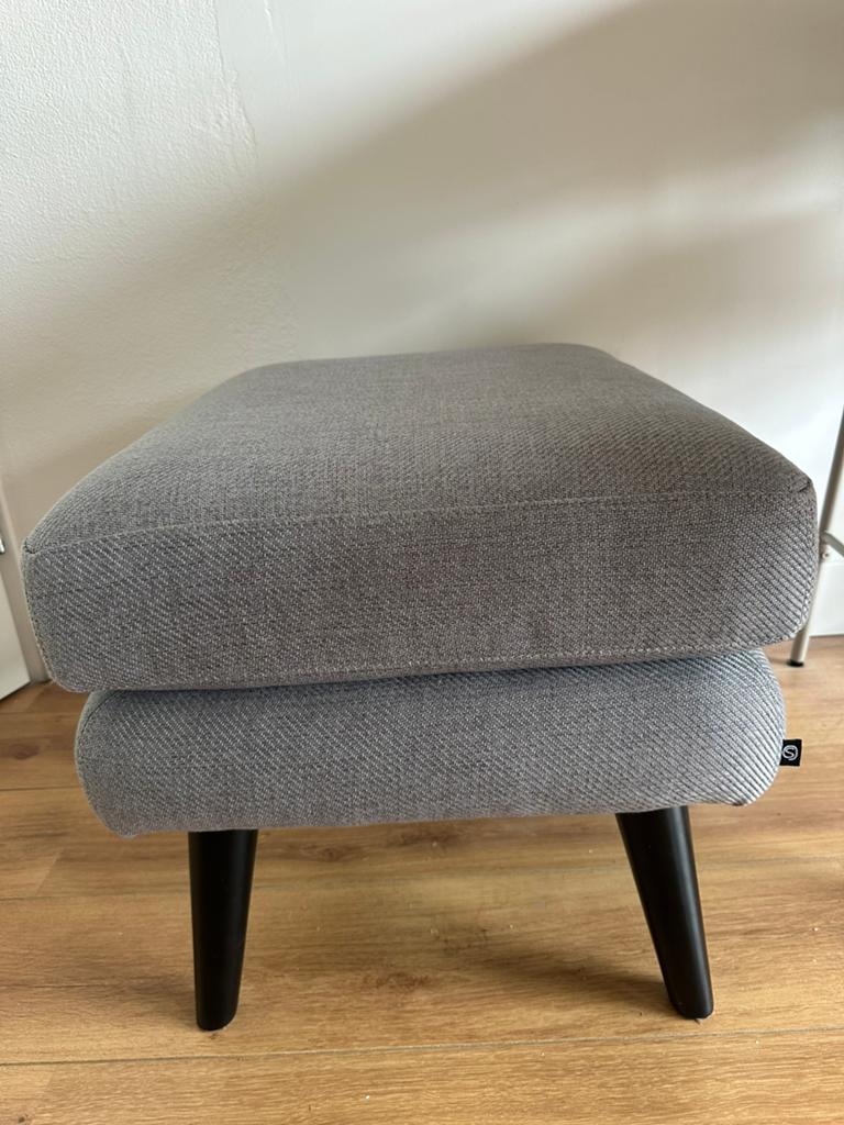 Poef lichtgrijs, Ophalen, Zo goed als nieuw, Rond, Minder dan 50 cm