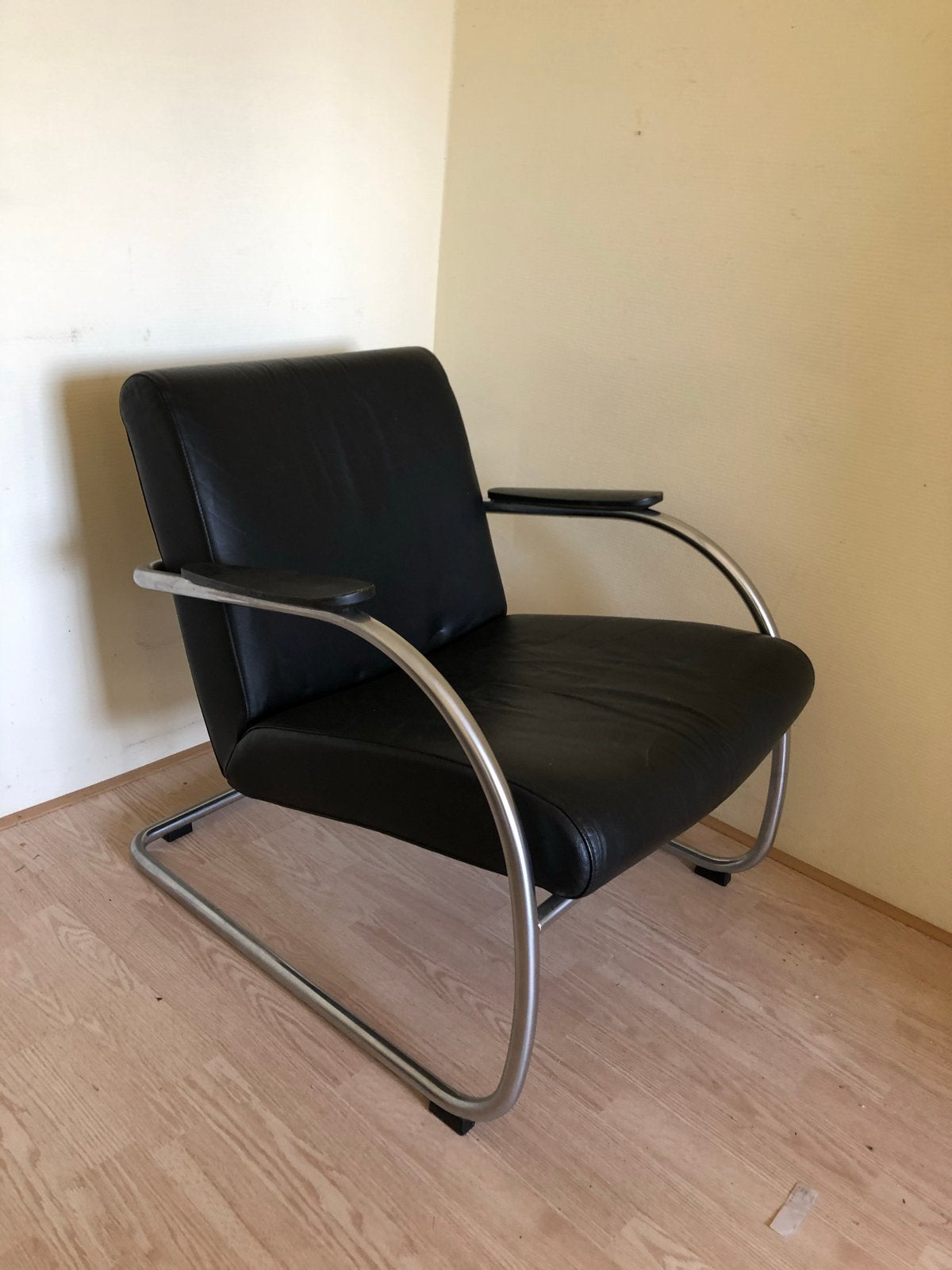 Zwarte leren fauteuil met chromen frame - Harvink, Gebruikt, Zwart, Leer, Ophalen of Verzenden