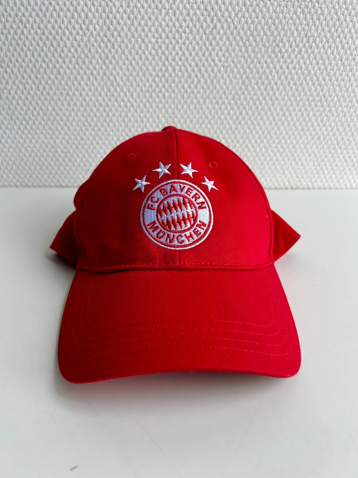 Bayern Munchen pet rood NIEUW, Ophalen of Verzenden, Nieuw