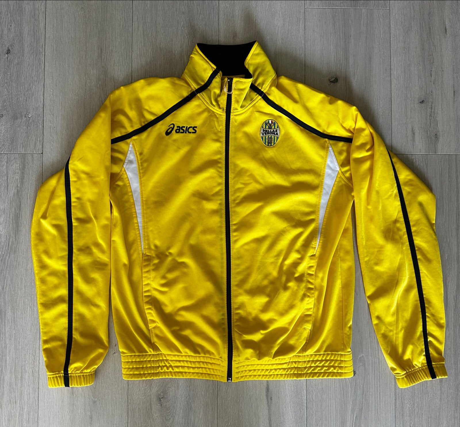 Asics Hellas Verona Trainingsjack Geel Maat XL, Geel, Maat 56/58 (XL), Ophalen of Verzenden, Zo goed als nieuw