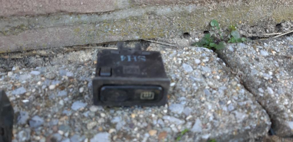 Knopje vd ruit verwarming Honda ed9 crx, Ophalen of Verzenden