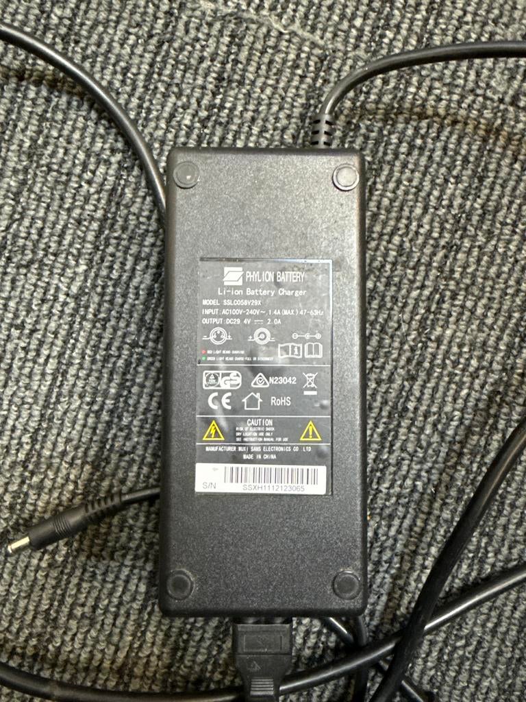 Phylion Batterijlader SSLCO58V29X - 29V 2A, Fietsen en Brommers, Fietsaccessoires | Fietsaccu's, Gebruikt, Ophalen of Verzenden