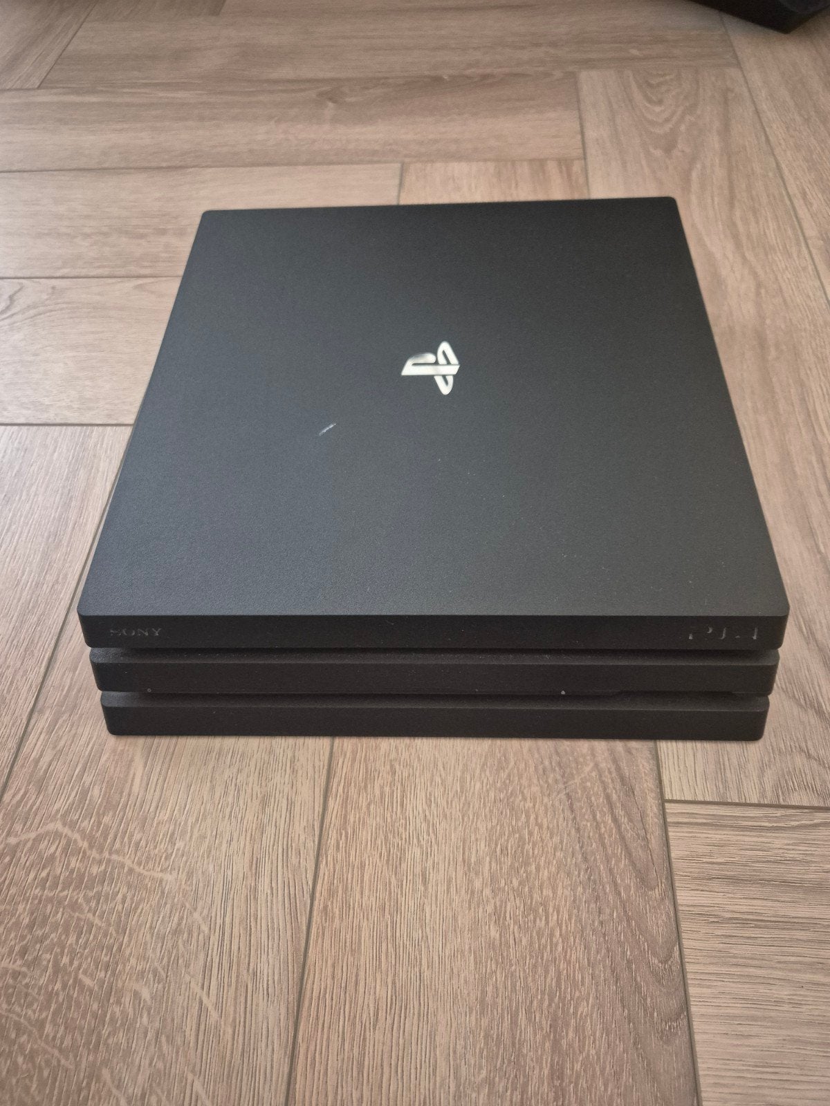 Sony PlayStation 4 Pro met kabels, Ophalen of Verzenden, Zo goed als nieuw, Zonder controller, 1 TB