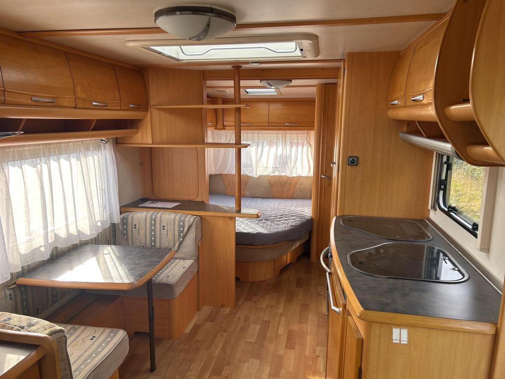 LMC 650 Lord Ambassador 2004 RONDZIT FRANS BED TENT, Caravans en Kamperen, Caravans, Schokbreker, Rondzit, LMC en Münsterland