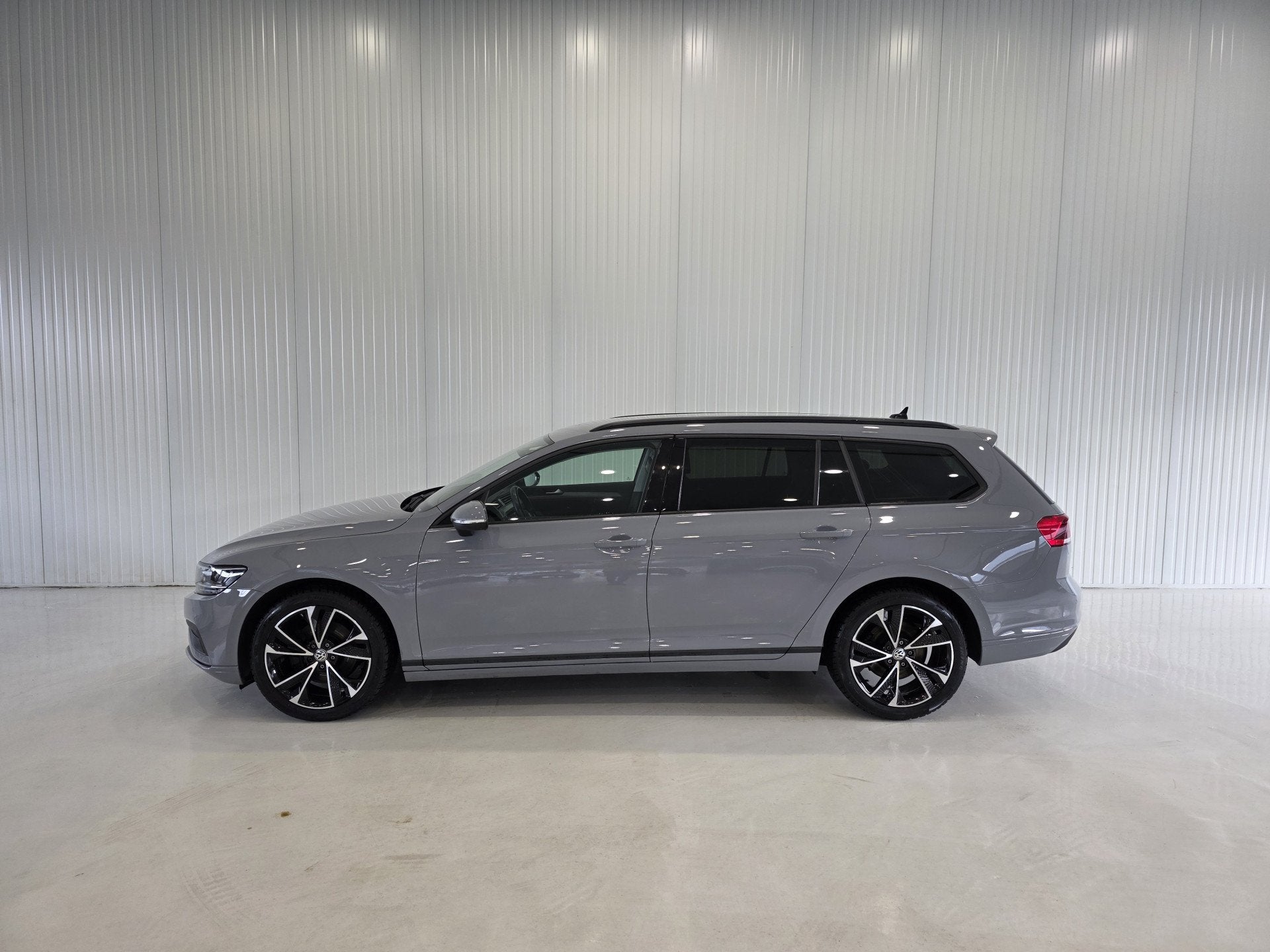 Volkswagen Passat Variant 1.5 TSI Business |Virtual Clock|Ca, Dealer onderhouden, 4 cilinders, 1379 kg, 1600 kg