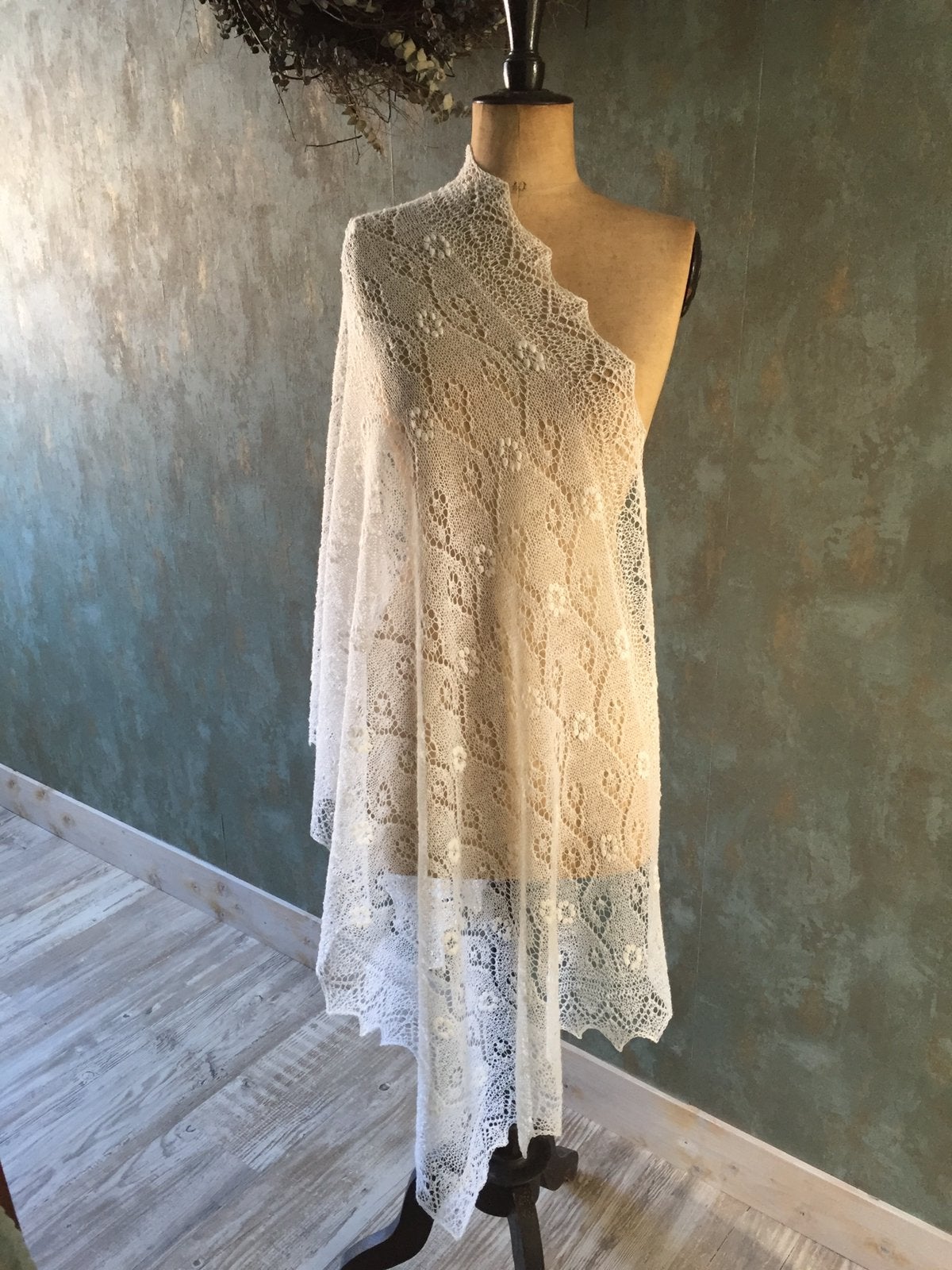 Handgebreide, witte “Haapsalu Shawl”/Omslagdoek/Stola, Kleding | Dames, Ophalen of Verzenden, Nieuw, Wit, Accessoires