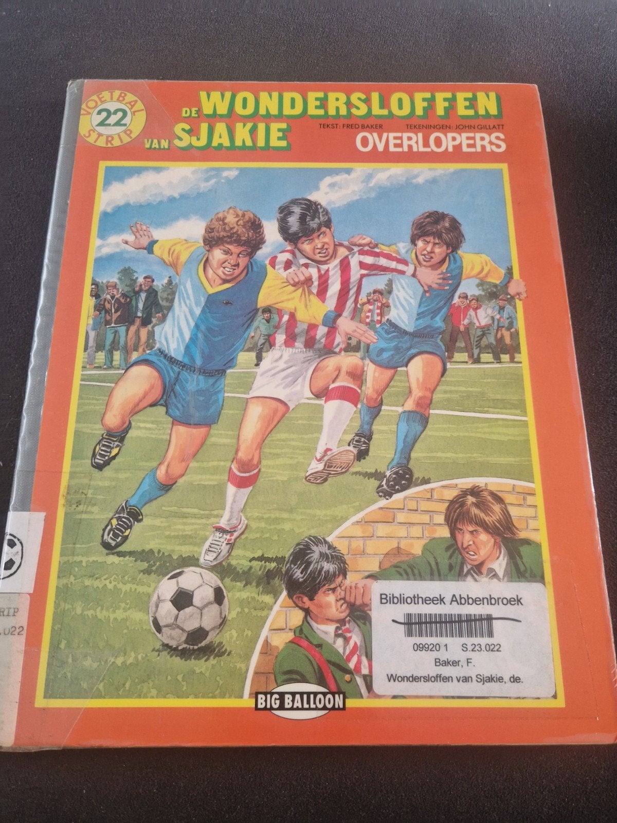 De Wondersloffen van Sjakie - Overlopers (Voetbalstripboek), Boeken, Eén stripboek, Ophalen of Verzenden, Gelezen