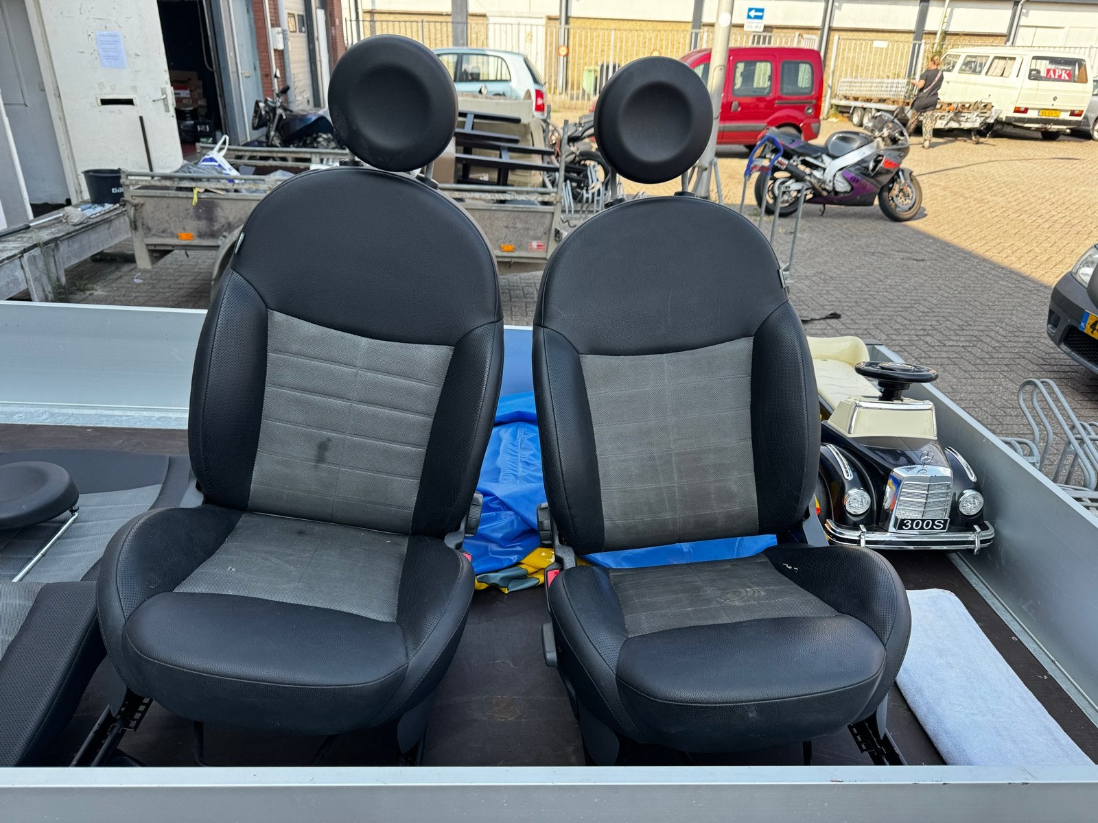 Fiat 500 Interieur: Half Stof/Leer Stoelen + Deurpanelen, Auto-onderdelen, Interieur en Bekleding, Ophalen, Gebruikt, Fiat