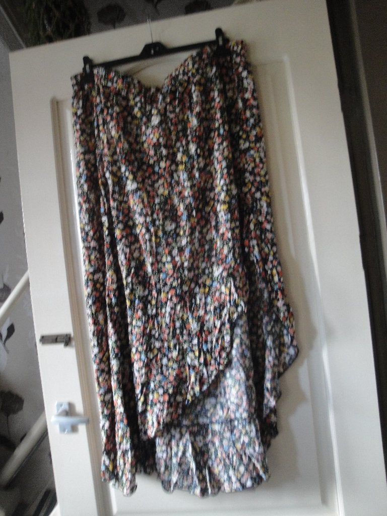 A-Symetrische Prachtige Rok maat 52. Nieuw!, Kleding | Dames, Grote Maten, Meerkleurig, Rok, Nieuw, Ophalen of Verzenden