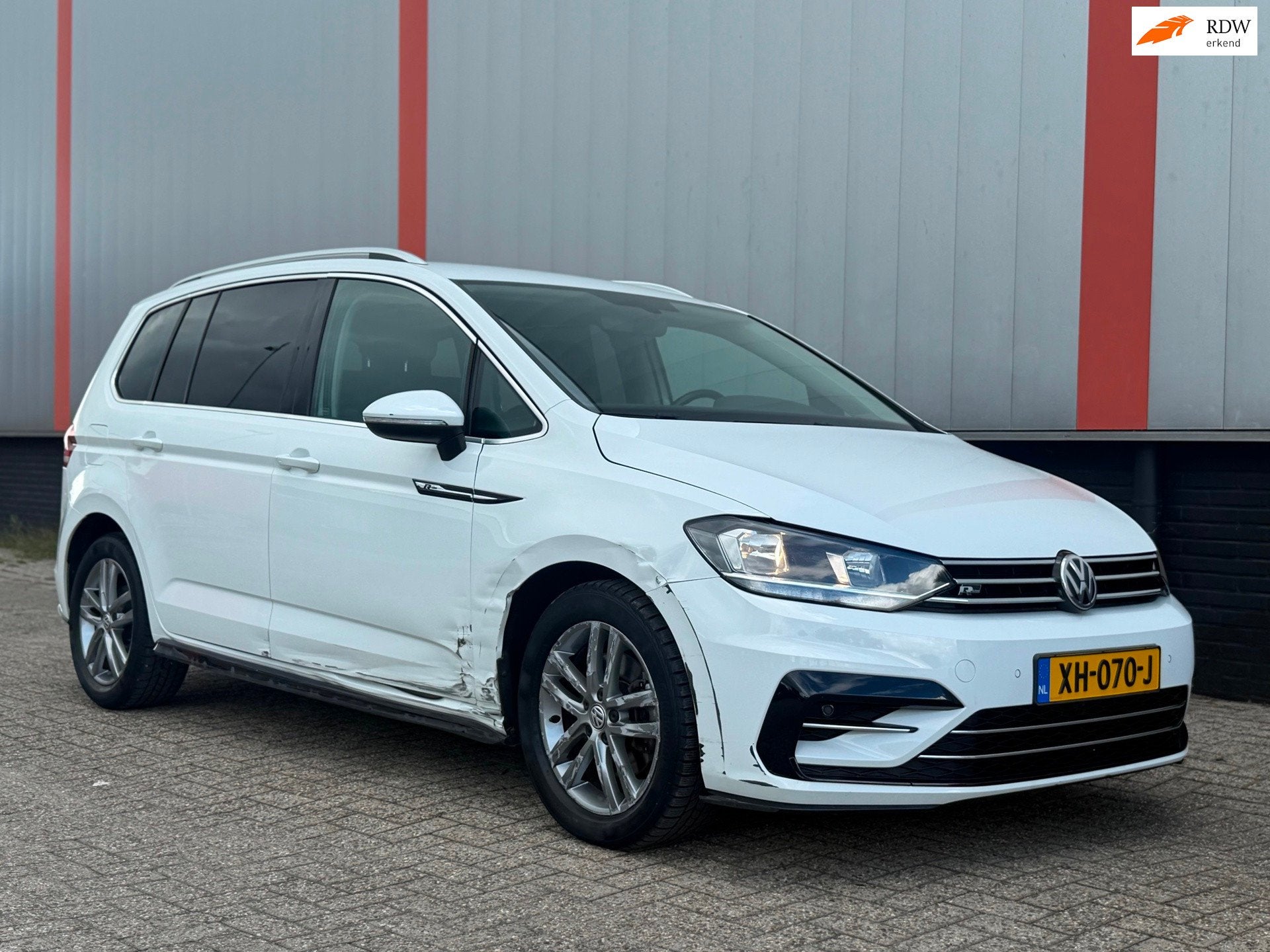 Volkswagen Touran 1.2 TSI R Line 7 PERS NAP!, Volkswagen, Wit, Handgeschakeld, Benzine