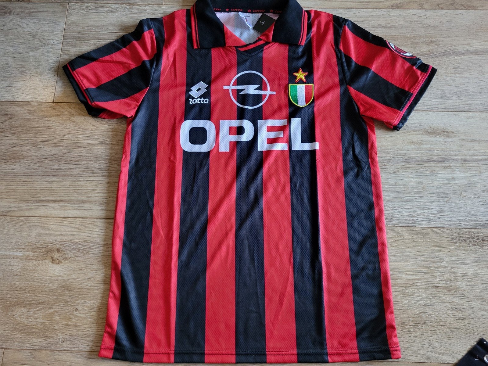 Nieuw AC Milaan shirt maat L Milan, Sport en Fitness, Voetbal, Maat L, Ophalen of Verzenden, Nieuw, Shirt