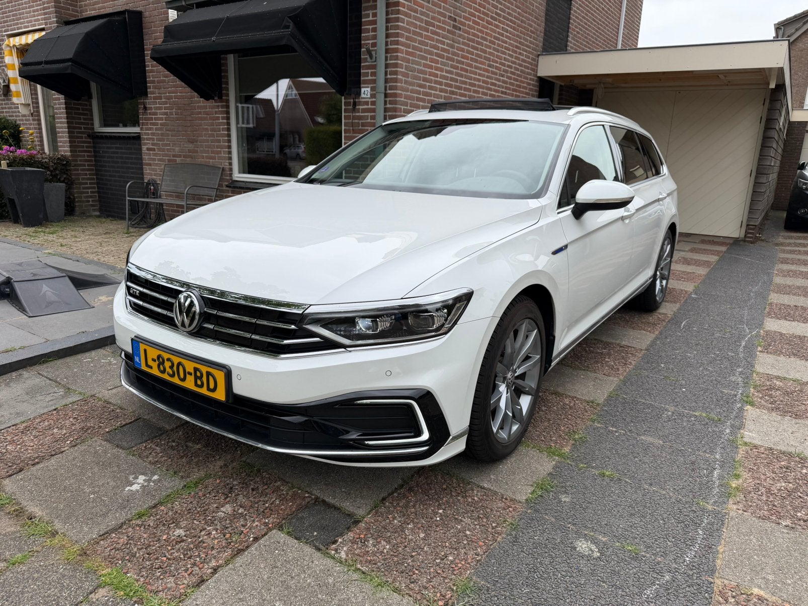 Volkswagen Passat 1.4 TSI Phev 218pk 6-DSG 2021 Wit, Auto's, Volkswagen, Stof, 4 cilinders, Wit, Dealer onderhouden