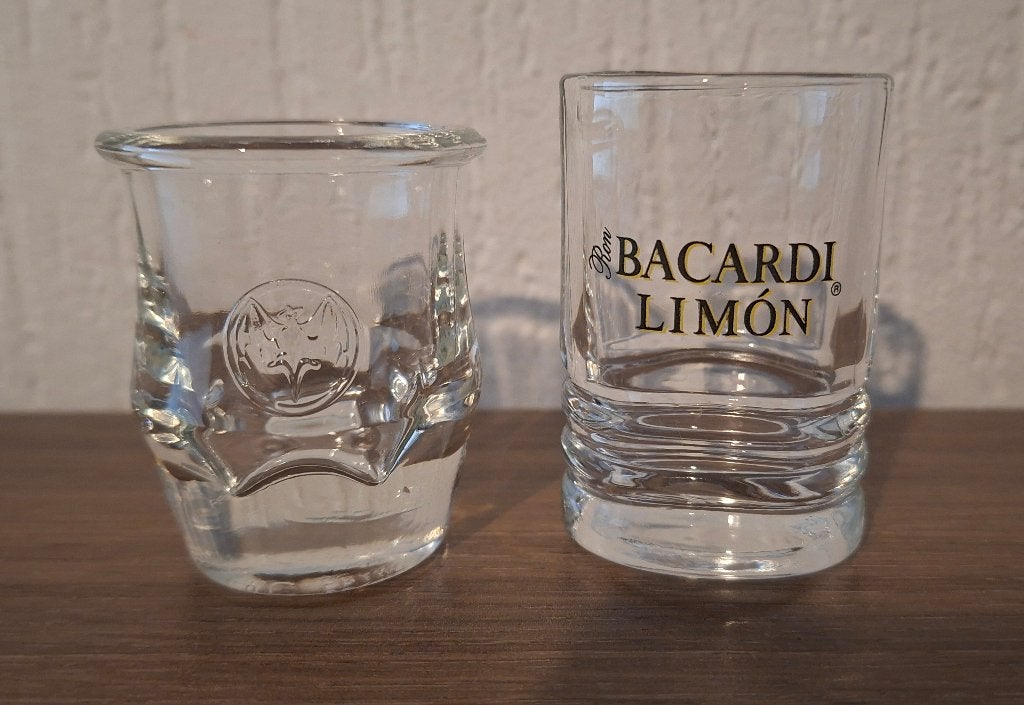 2x Shotglas Shot Glas van Bacardi en Bacardi Limon, Verzamelen, Ophalen of Verzenden, Zo goed als nieuw, Overige typen