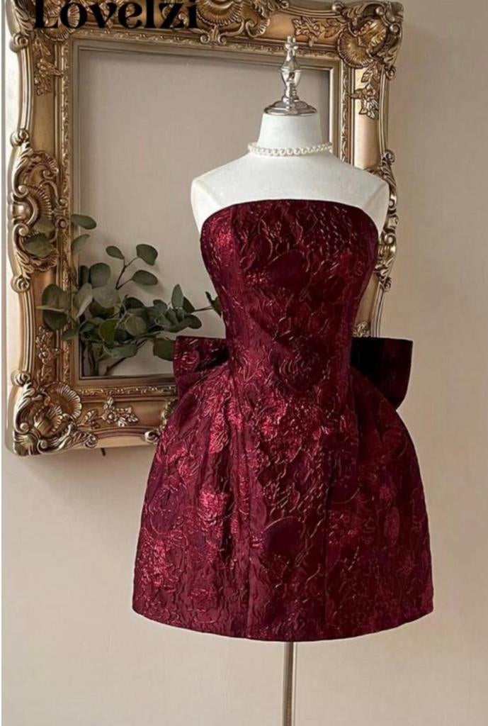 Nette bruiloft jurk bordeaux, Huis en Inrichting, Ophalen of Verzenden, Zo goed als nieuw, Rechthoekig, Minder dan 25 cm