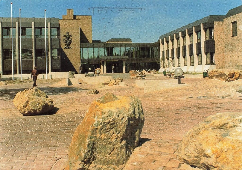 Oosterhout, Gemeentehuis, Verzamelen, Ansichtkaarten | Nederland, Ophalen of Verzenden, 1980 tot heden, Gelopen, Noord-Brabant