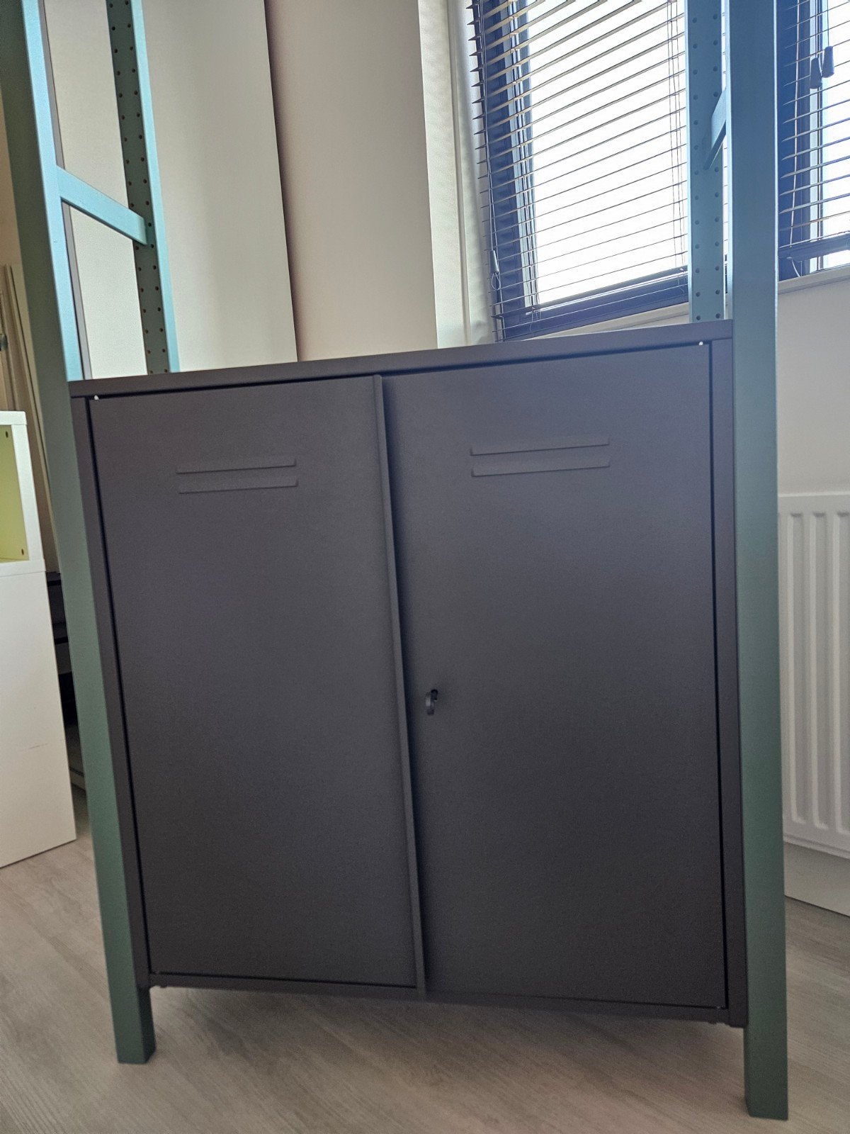 Ikea Ivar metalen kast donkergrijs, Huis en Inrichting, Ophalen, Zo goed als nieuw