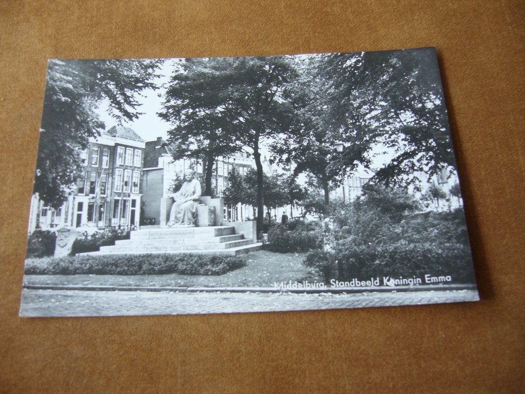 MIDDELBURG  =  STANDBEELD KONINGIN EMMA, Verzamelen, Ophalen of Verzenden, 1940 tot 1960, Ongelopen, Zeeland