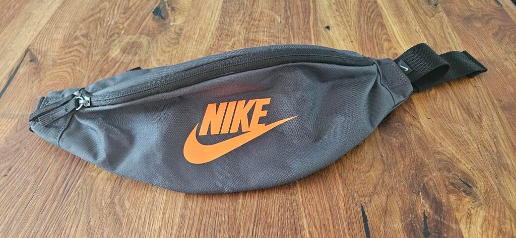 Nike Sportswear Heuptas Grijs/Oranje, Overige merken, Minder dan 30 cm, 25 tot 40 cm, Ophalen of Verzenden