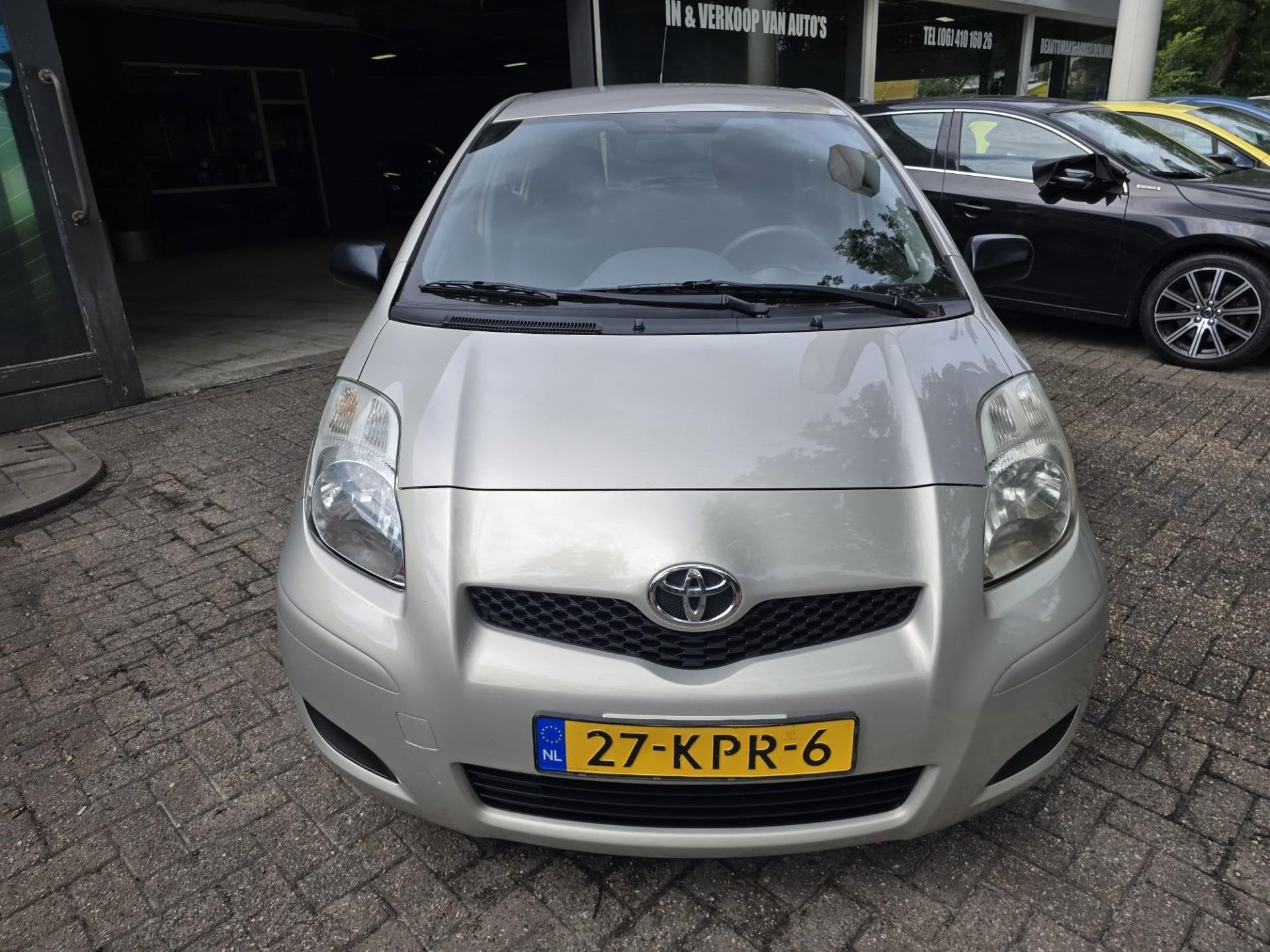 Toyota Yaris 1.0 VVTi Acces | 2E EIGENAAR |3/6 OF 12MND GARA, Auto's, Voorwielaandrijving, Stof, 750 kg, Beige