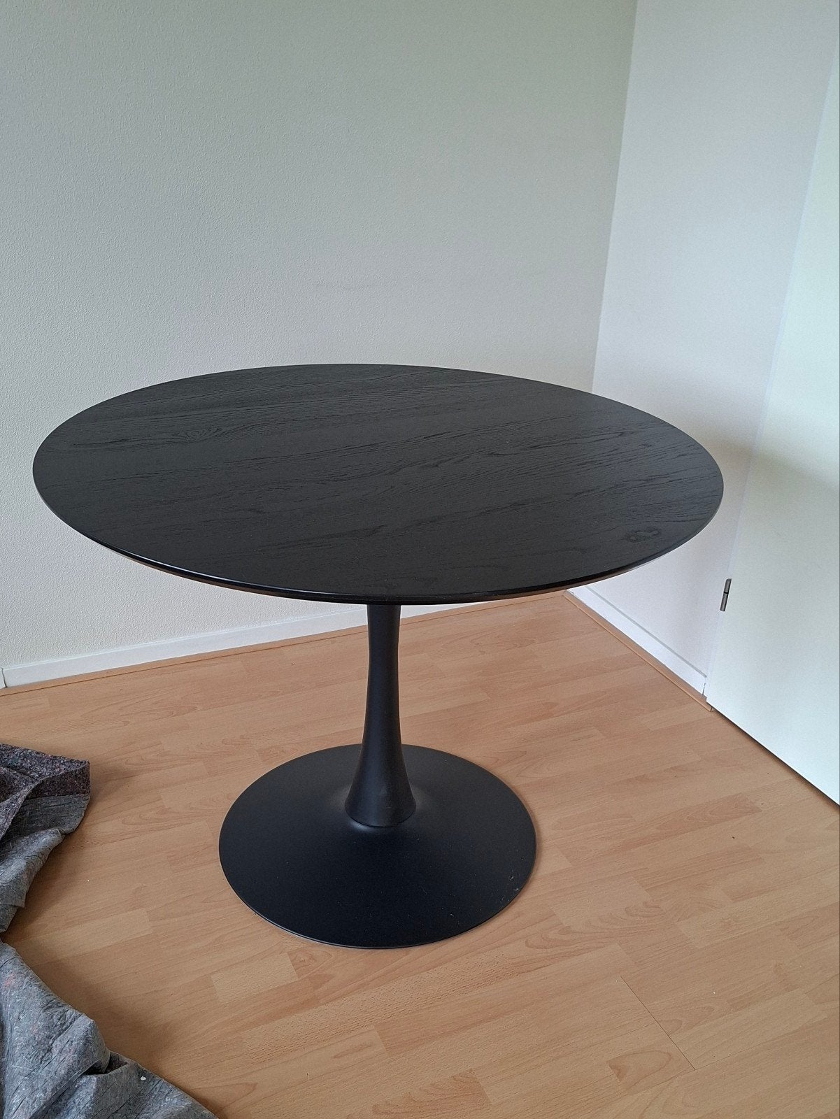 Ronde eettafel zwart - Jysk Ringsted Ø 100 cm, Huis en Inrichting, Tafels | Eettafels, Ophalen, Gebruikt, Rond, Vier personen