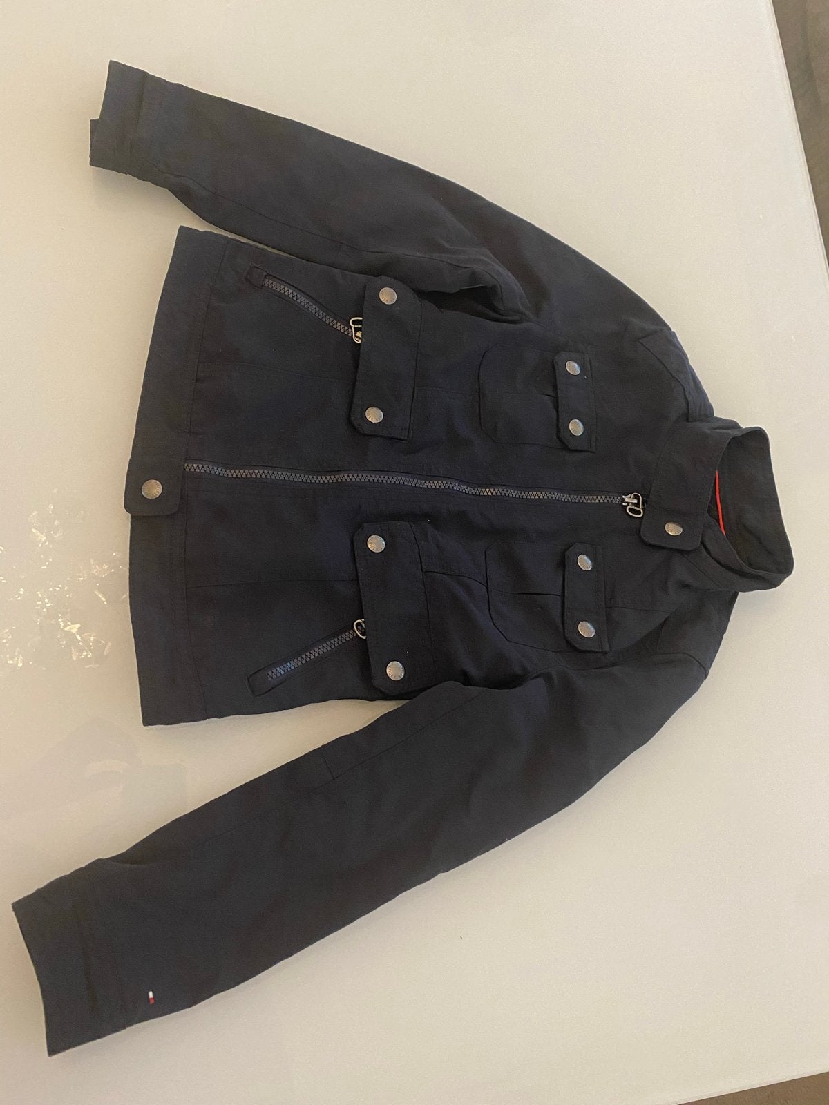 Tommy Hilfiger jas maat 10, Kinderen en Baby's, Ophalen of Verzenden, Zo goed als nieuw