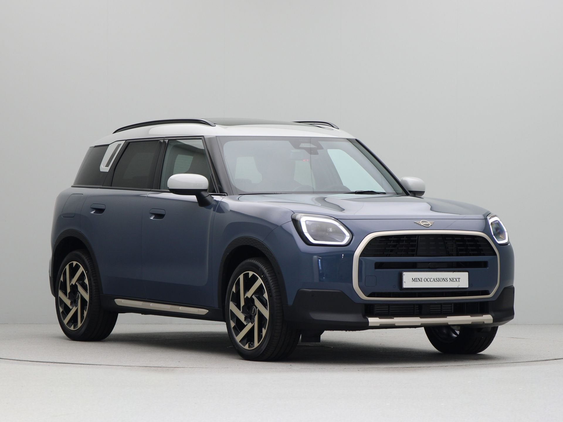 MINI Countryman C Favoured Pakket L (bj 2026, automaat), Euro 6, Met garantie (alle), 3 cilinders, 17 km/l