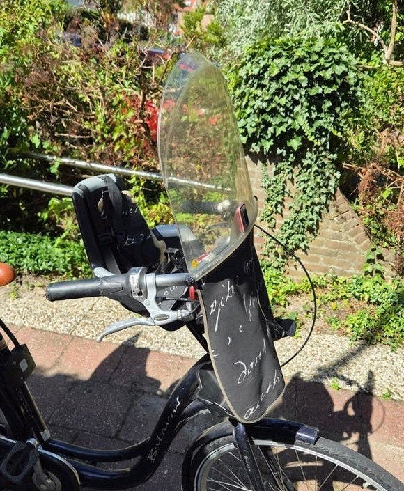 Fietsstoeltje voorop met windscherm, Ophalen of Verzenden, Gebruikt, Voetsteuntjes, Voorzitje