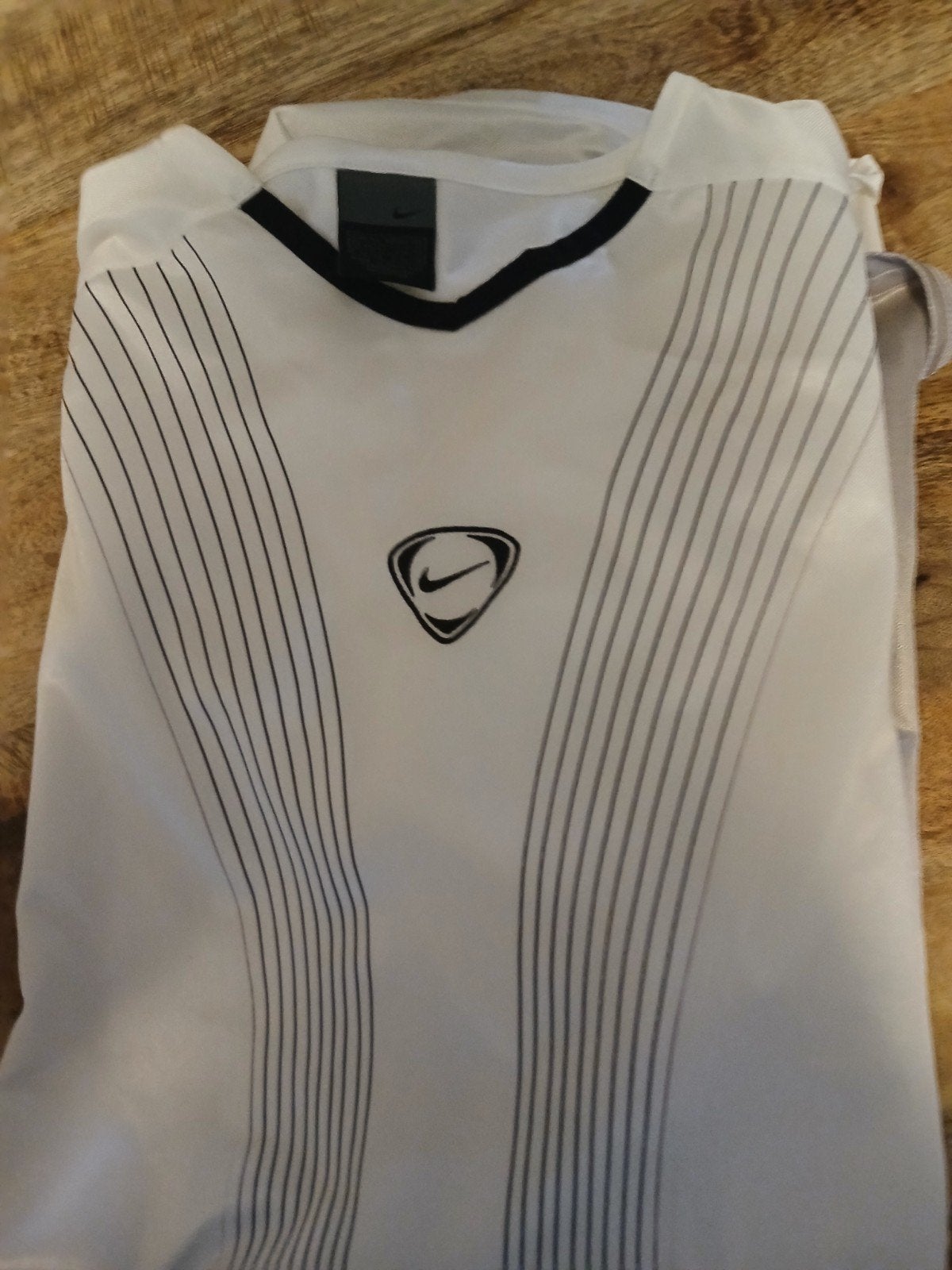 Nike sportshirt wit met zwarte strepen, Kleding | Dames, Wit, Maat 42/44 (L), Nike, Ophalen of Verzenden