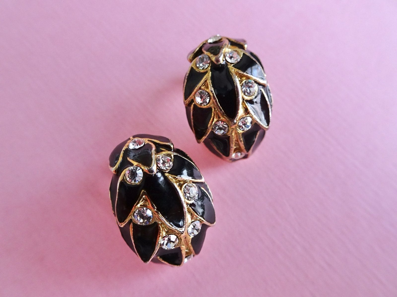 jwg Vintage 50s 60s zwart emaille strass oorbellen goud klr, Verzenden, Overige materialen, Oorbellen, Verguld