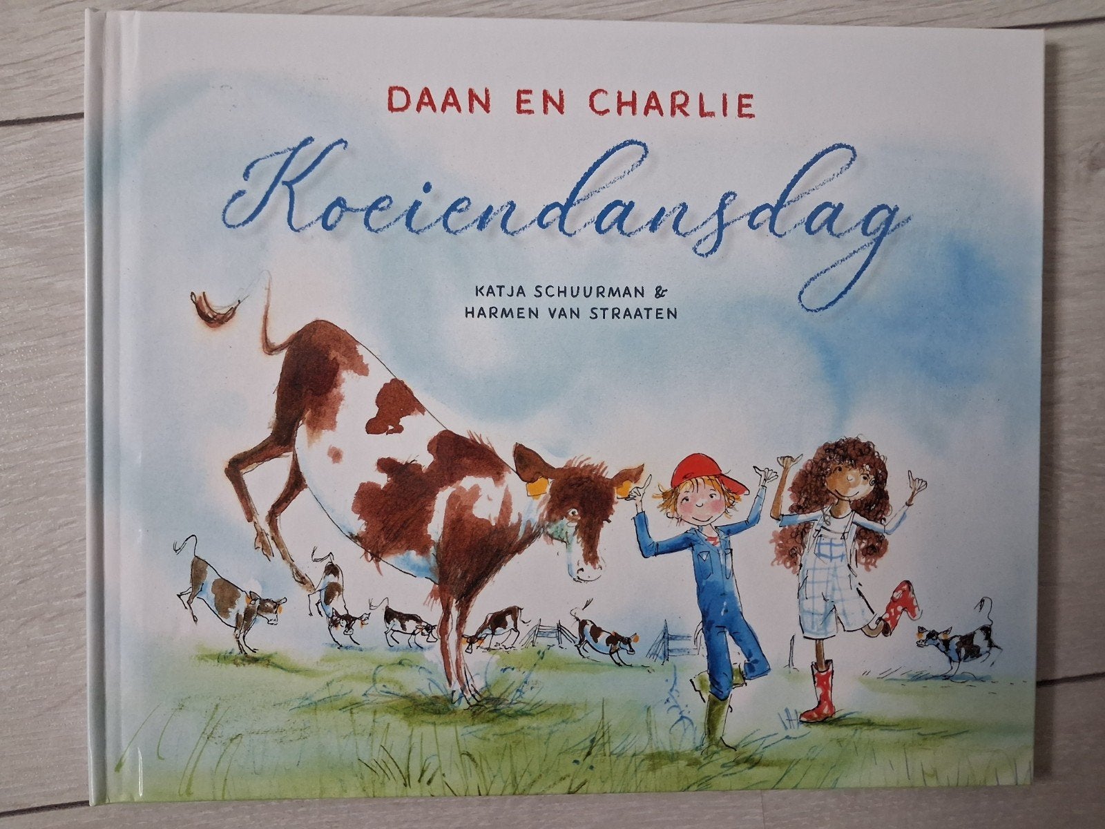 Daan en Charlie: Koeiendag, Katja Schuurman, Ophalen of Verzenden, Zo goed als nieuw, Katja Schuurman & Harmen van Straaten, Fictie algemeen