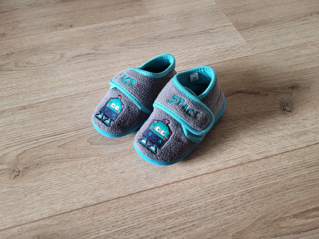 Pantoffels, kinder, Kinderen en Baby's, Kinderkleding | Schoenen en Sokken, Ophalen, Overige typen, Zo goed als nieuw, Jongen