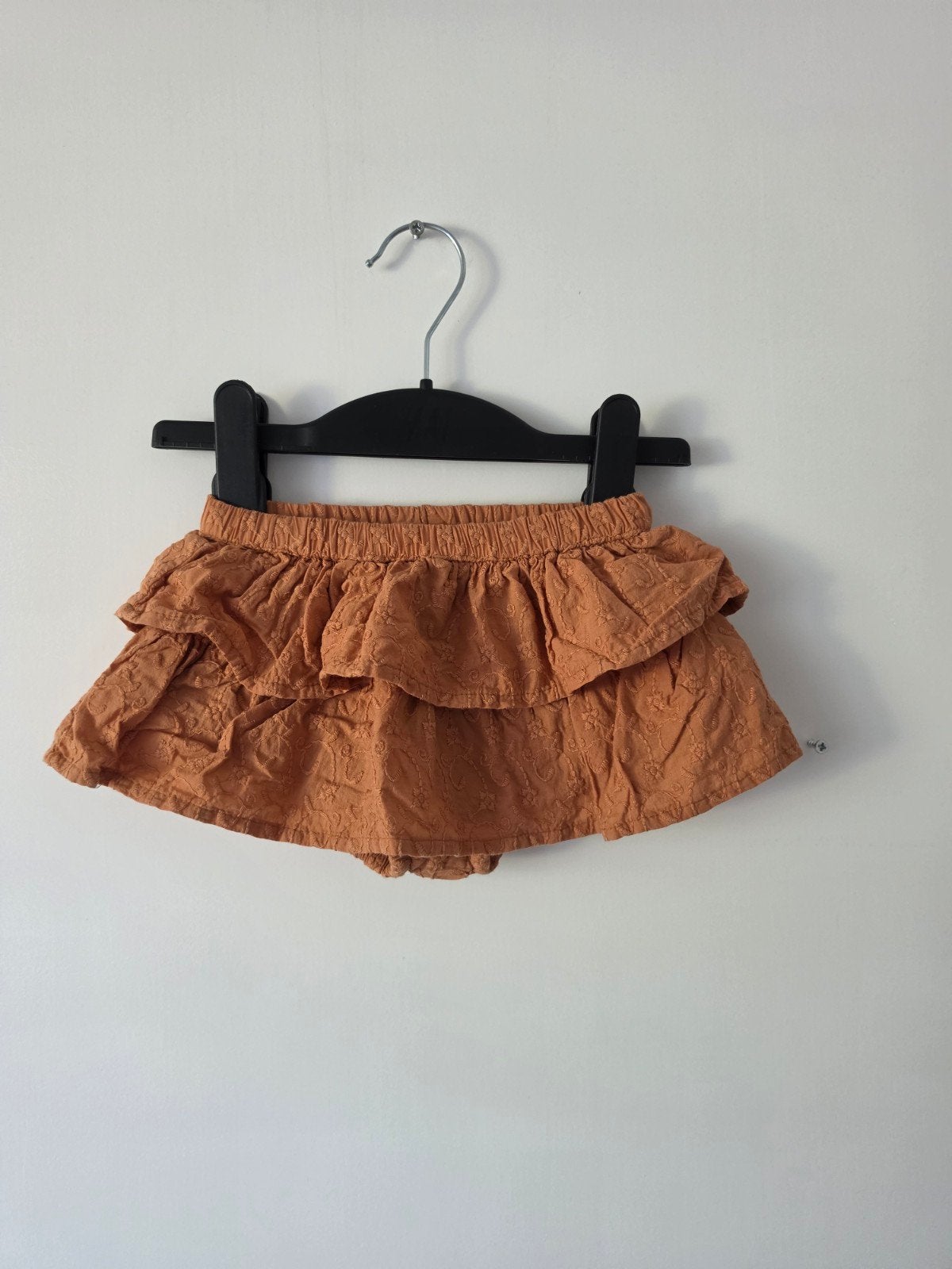 Hema broderie broek rokje bruin maat 74 als nieuw, Kinderen en Baby's, Babykleding | Maat 74, Meisje, Jurkje of Rokje, Ophalen of Verzenden