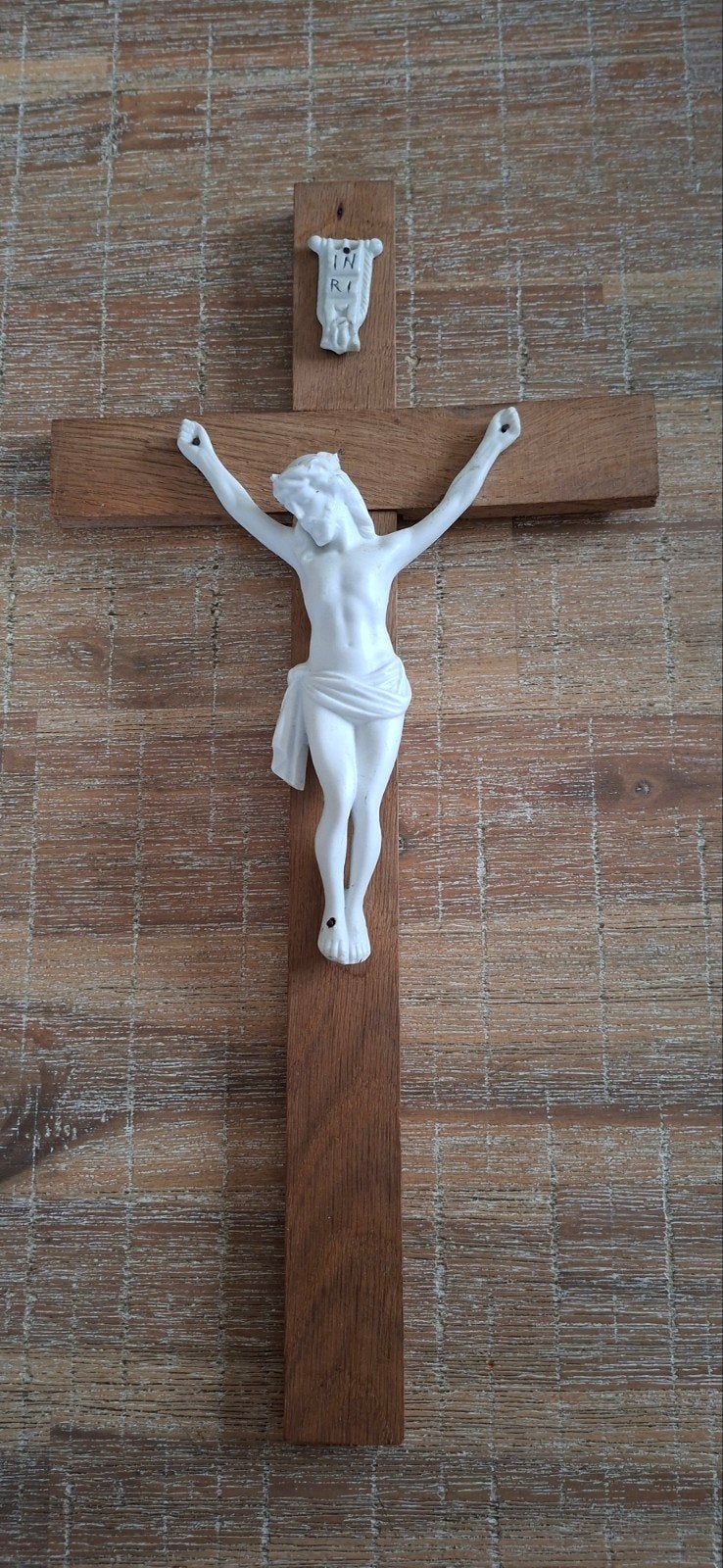 Houten kruisbeeld met wit corpus, Antiek en Kunst, Antiek | Religie, Ophalen