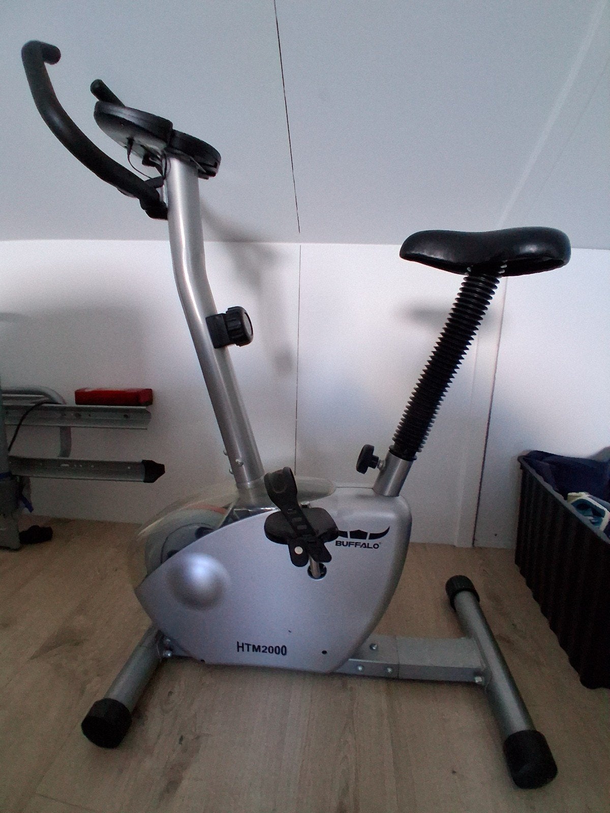 Buffalo HTM2000 Hometrainer - Zo goed als nieuw, Sport en Fitness, Ophalen, Zo goed als nieuw, Metaal, Benen
