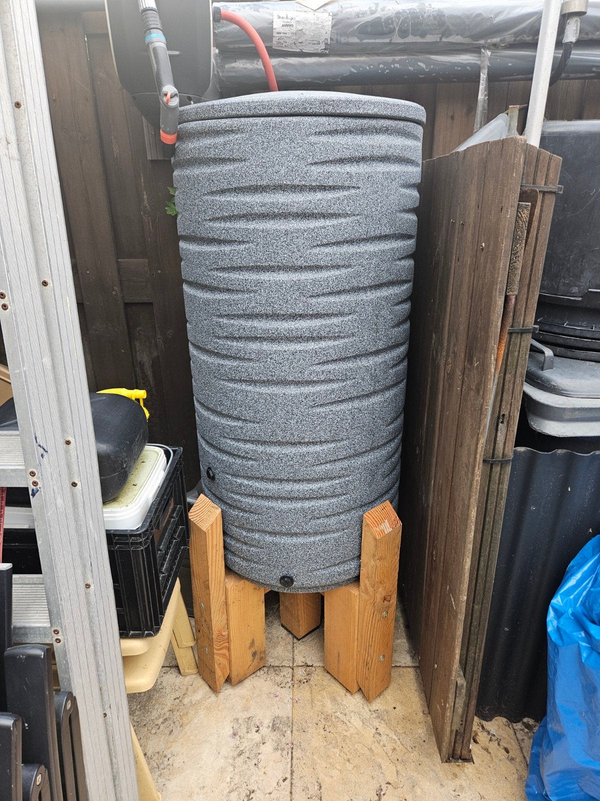 Yourcasa regenton 290L met douglas houten drager, Ophalen, Kunststof, Met kraantje, 150 liter of meer
