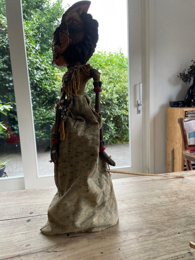 Oude wayang pop, Antiek en Kunst, 50 cm, Overige materialen, Indonesië, Beeld