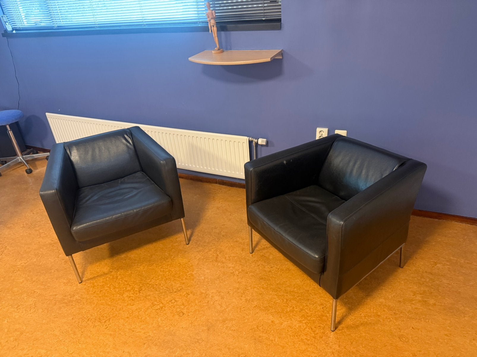 Twee zwarte fauteuils in goede staat, Ophalen, Eenpersoons, 75 tot 100 cm, Zo goed als nieuw