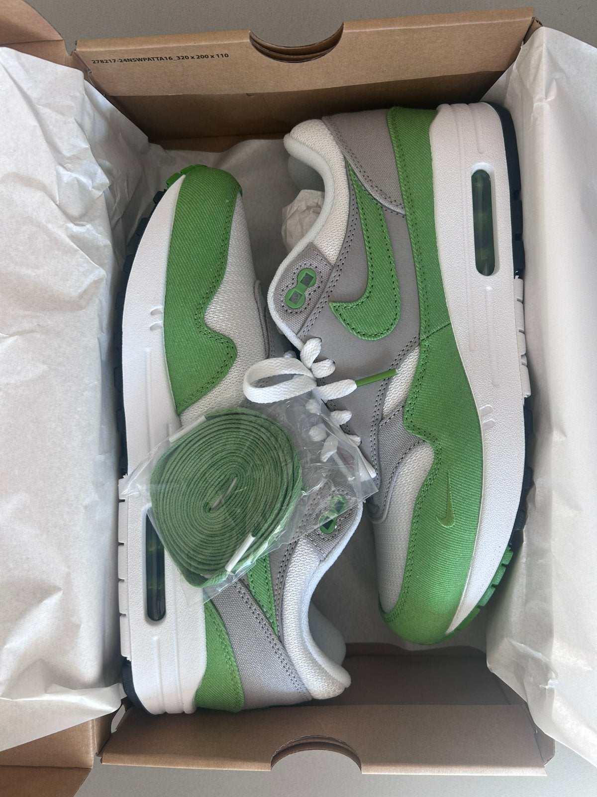 Nike Air Max 1 Patta chlorophyll maat 42 nieuw., Overige kleuren, Nieuw, Ophalen of Verzenden, Sneakers of Gympen