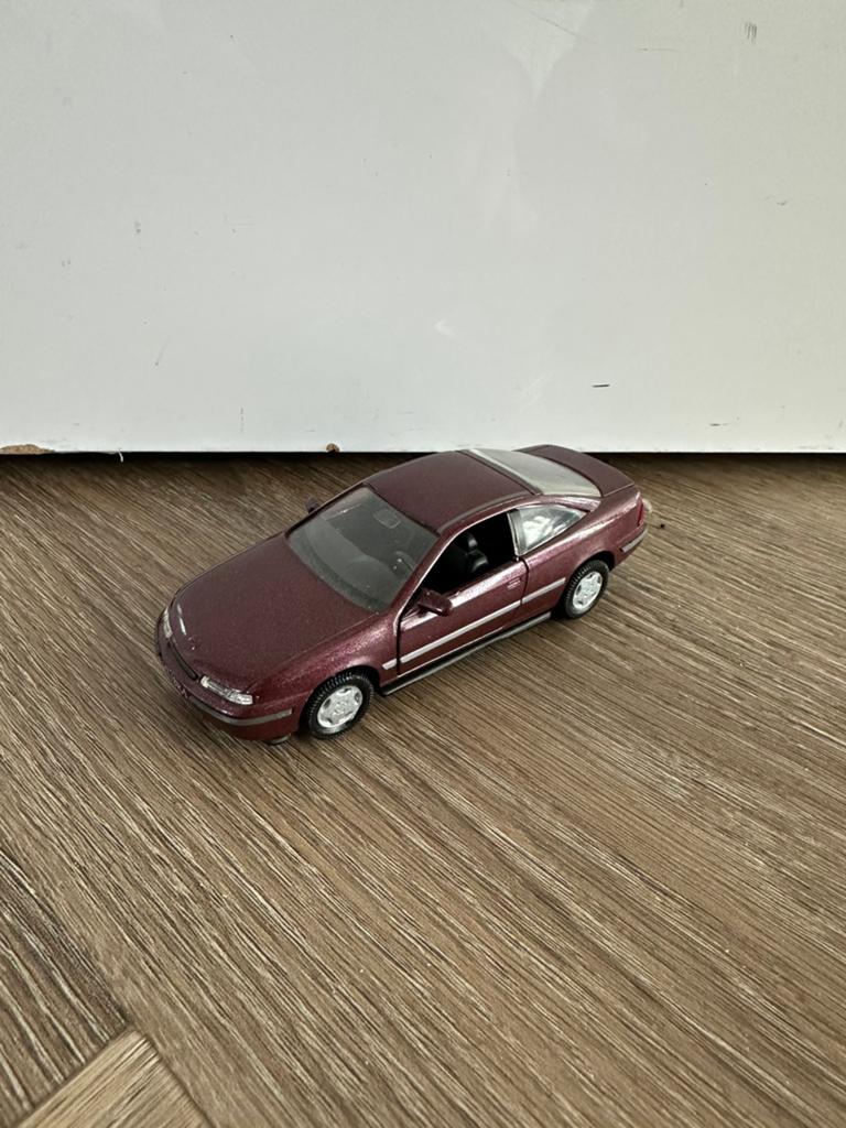 Opel Calibra modelauto - Bordeauxrood, Ophalen of Verzenden, Zo goed als nieuw, Auto, Gama