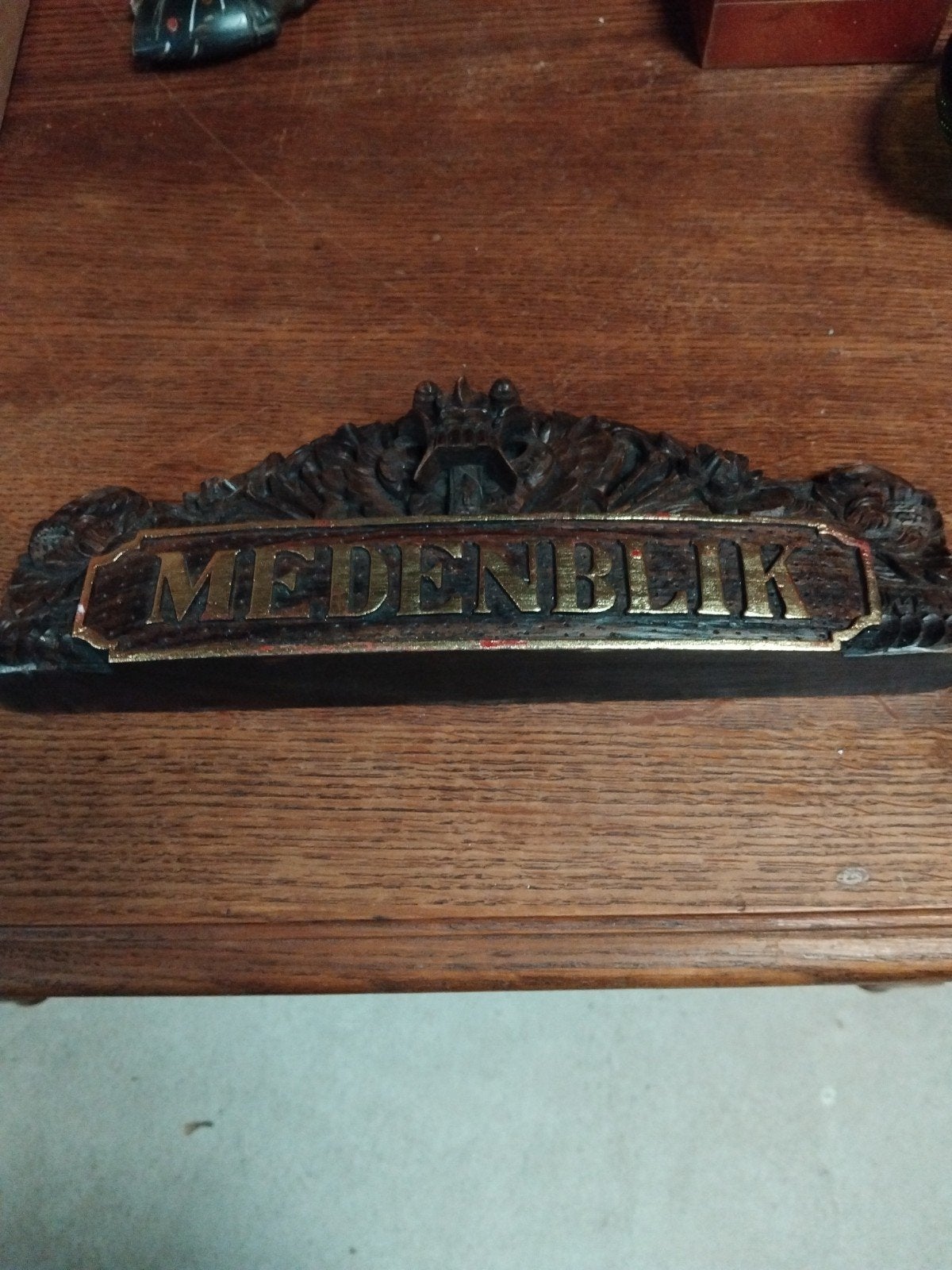 Medenblik in gouden letters op aziatisch hout, Antiek en Kunst, Ophalen of Verzenden
