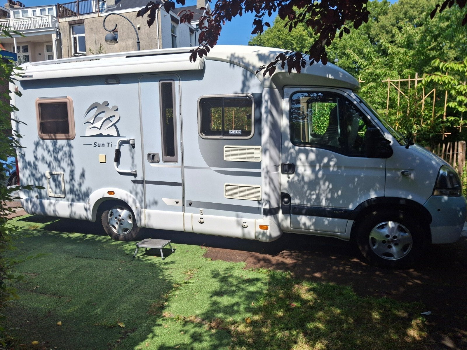 Zeer nette en complete knaus. 2x airco, Cruise control 6,33, Gaslek-detector, Ringverwarming, 6 tot 7 meter, Particulier