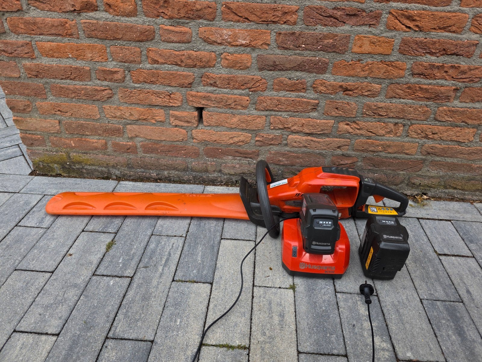 Husqvarna 536LiHD60X Heggenschaar met 2x BLI300 & QC500, Ophalen of Verzenden, Gebruikt, Accu, Husqvarna