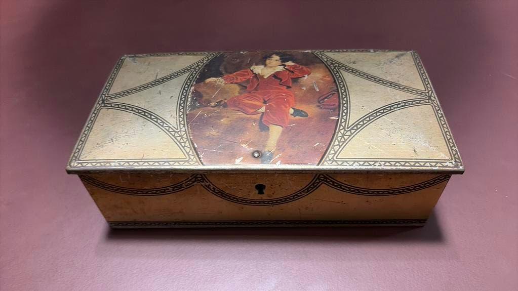 Vintage Art Nouveau metalen biscuitblik Parein Antwerpen.696, Verzamelen, Blikken, Ophalen of Verzenden, Gebruikt, Koek(jes), Overige merken