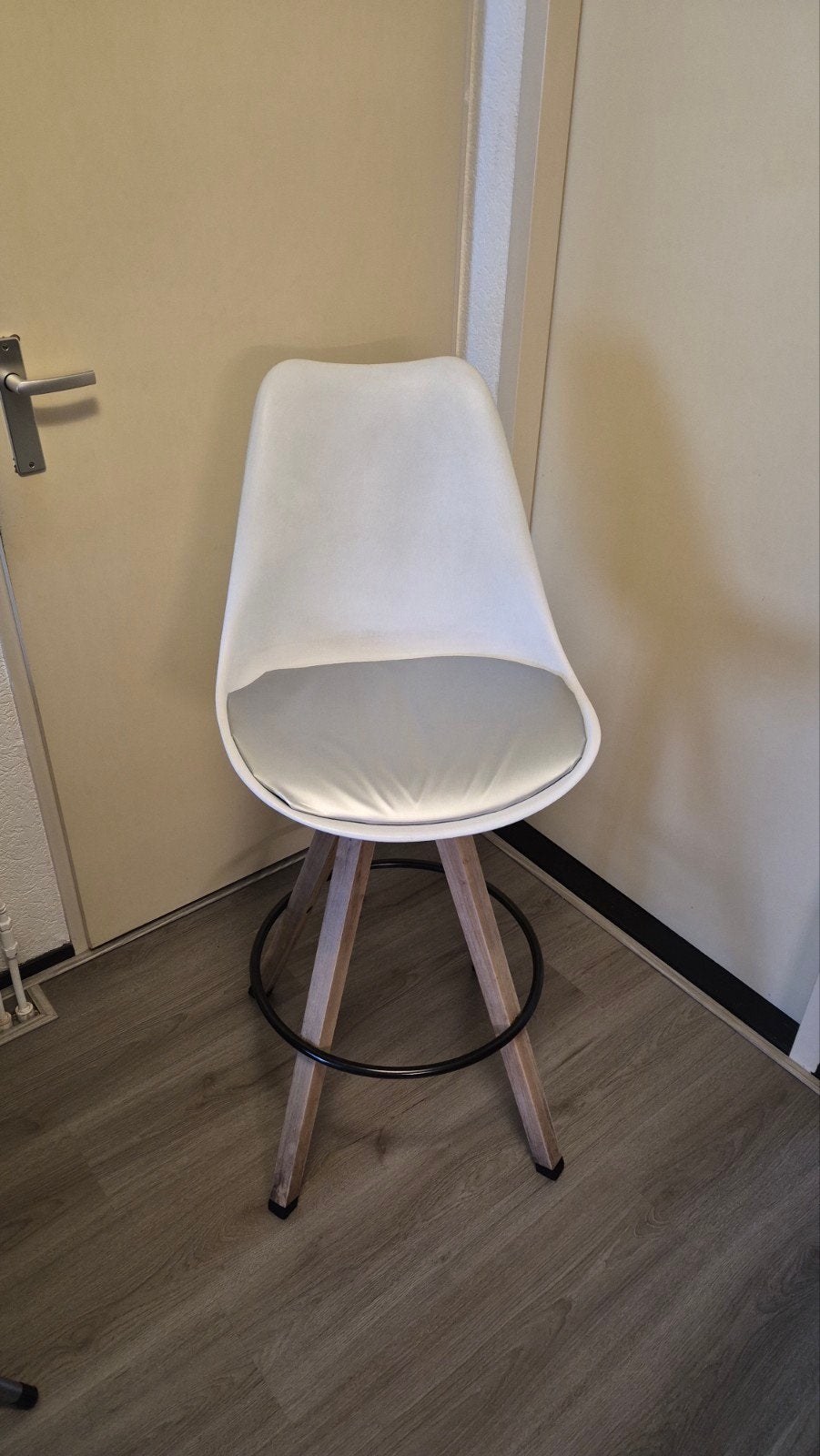 Twee mooie barkrukken - Ophalen, Met voetsteun, Zo goed als nieuw, 90 cm of meer, 2 krukken